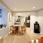 Ferienhaus King Bed Renovated And Cozy Near Bryggen *